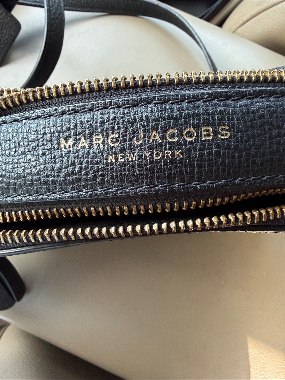 Marc Jacobs Black Pebbled Leather Camera Crossbody with Double-J Logo - Picture 5 of 9